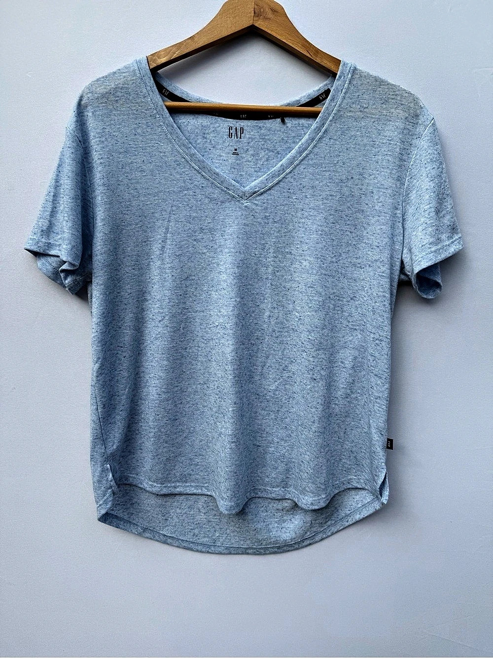 Gap V-Neck Short Sleeve Tee in Blue Size Medium Like New